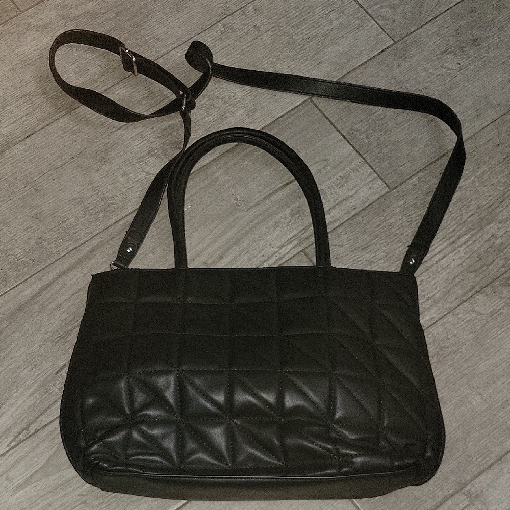 Elegant Black Quilted Handbag
